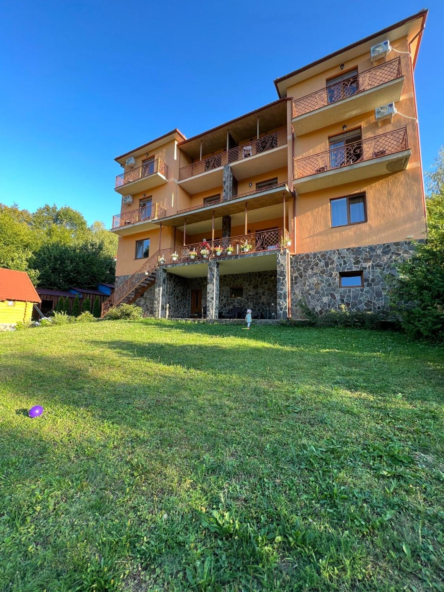 Vovk Gasthaus Sîneak Exterior foto